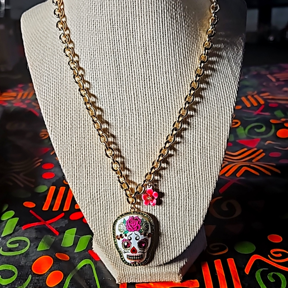 Betsey Johnson skull necklace